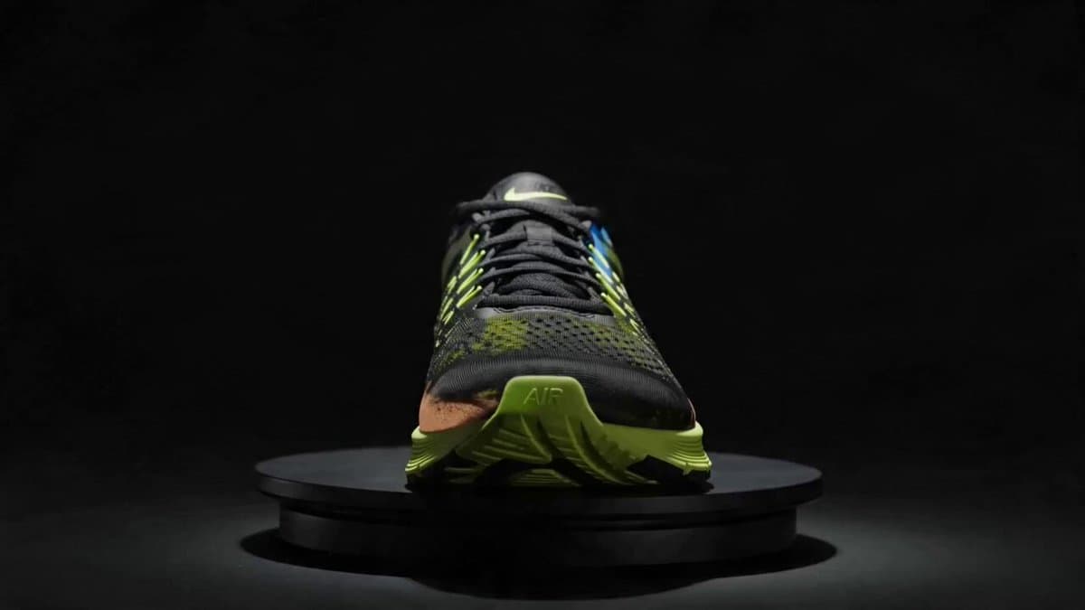 Rotating Sneaker Ad Sequence