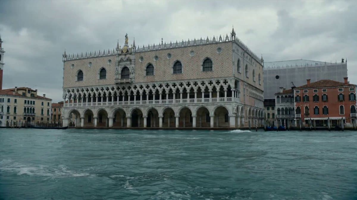 Hyper-realistic Cinematic Video of a Colossal Lobster in Venice