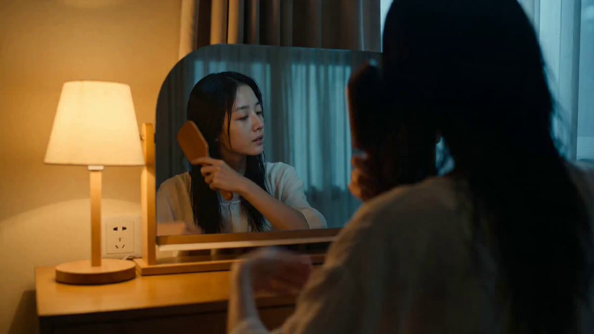 Suspenseful Mirror Reflection Horror Scene