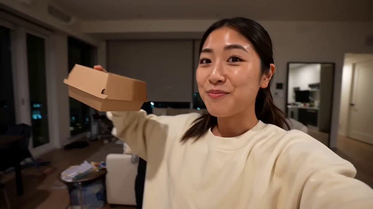 Gourmet Burger Vlog Selfie Style