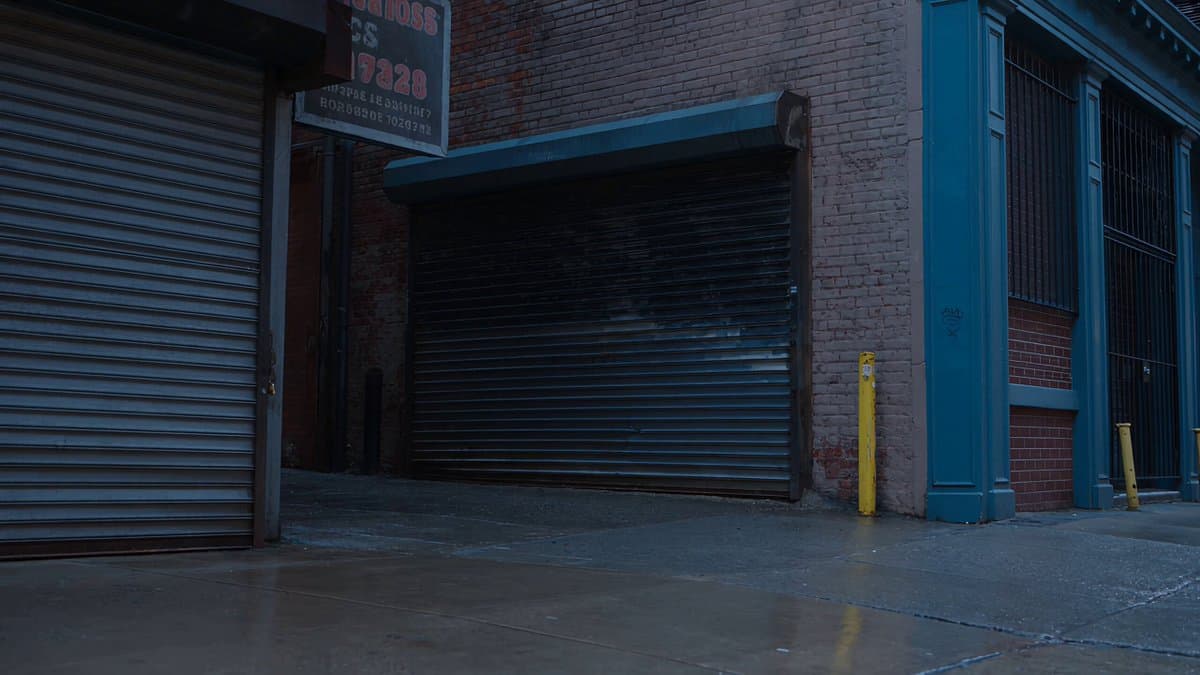 Urban Survival Street Chase Short