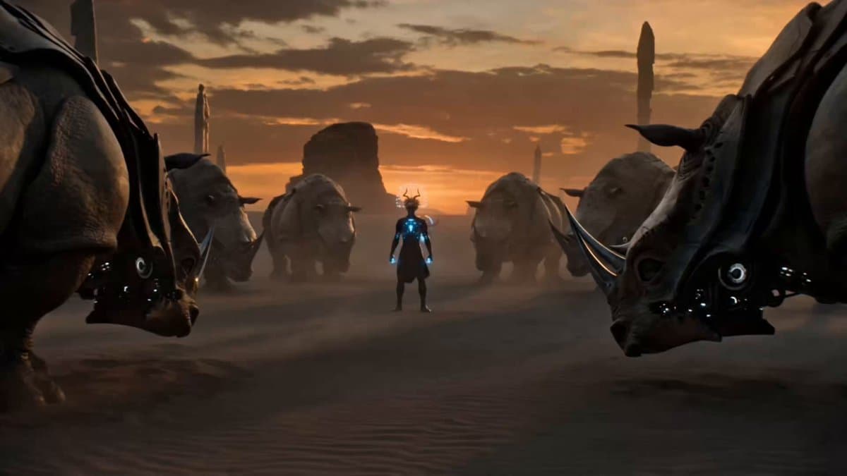 Glowing Humanoid Protagonist and Desert Ruins