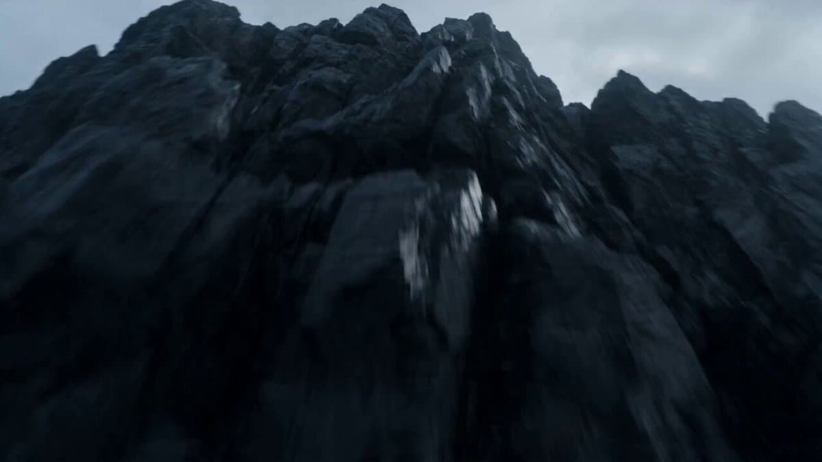 Warrior Woman Riding a Dragon Cinematic Video Prompt